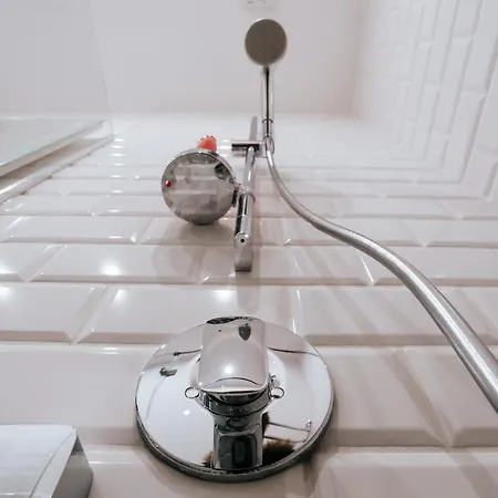 Stylish Latvian-style Near Center, Parks, Cafes & Public Transit Lägenhet Riga