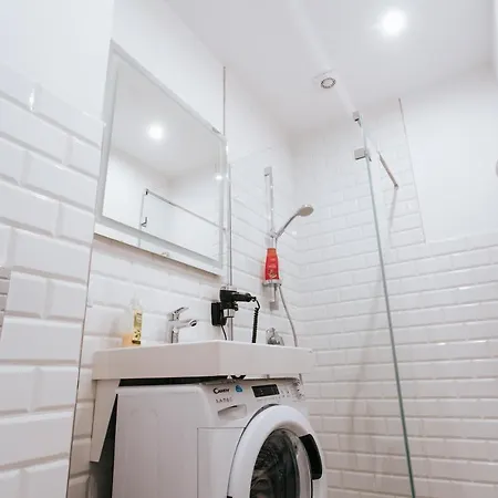 Stylish Latvian-style Near Center, Parks, Cafes & Public Transit Апартаменти Рига