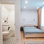 Stylish Latvian-style Near Center, Parks, Cafes & Public Transit * 里加
